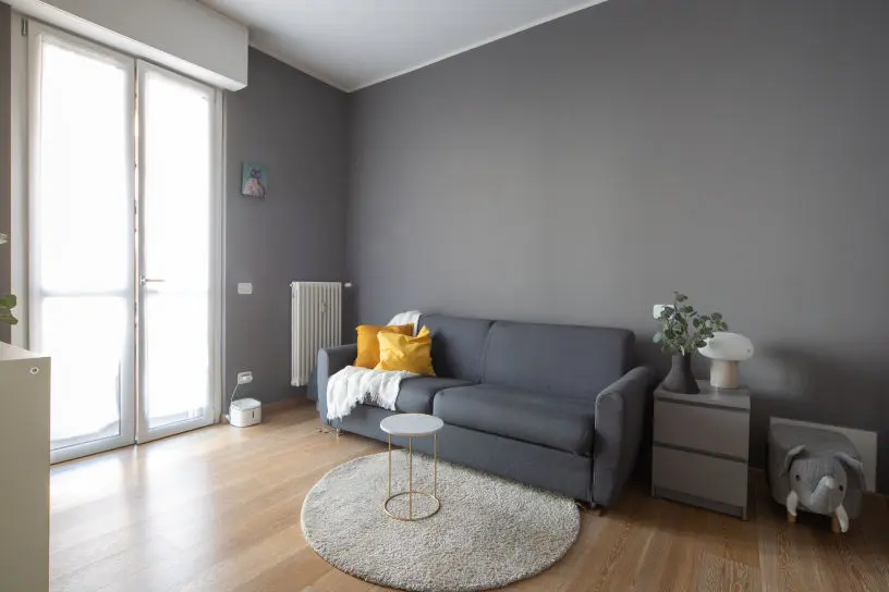 home-staging-di-casa-abitata-arredata-e-fotografia-immobiliare-cameretta-con-il-tappeto-rotondo