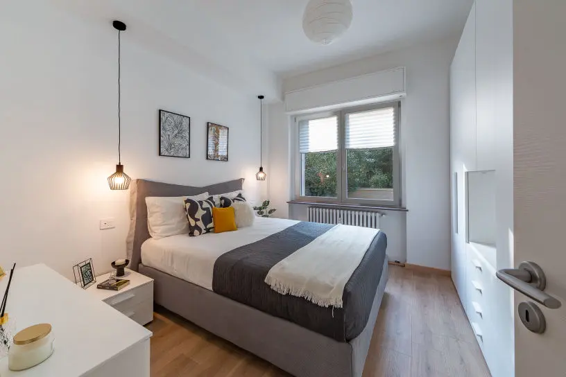 home-staging-camera-da-letto-con-lecasedigrace-immobile-arredato-per-investimento-milano